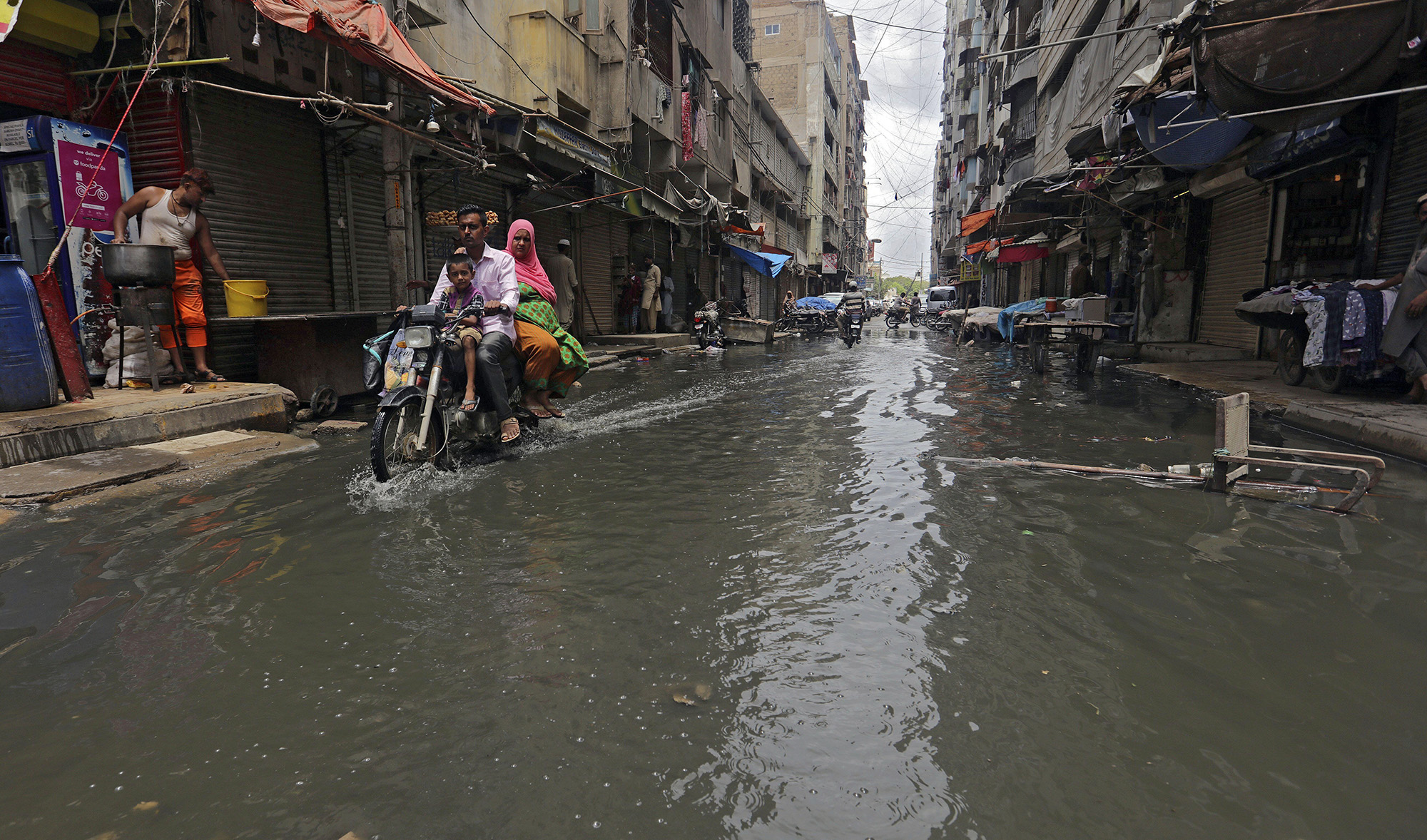 Monsoon floods expose blockages in Karachi’s drains — and politics ...