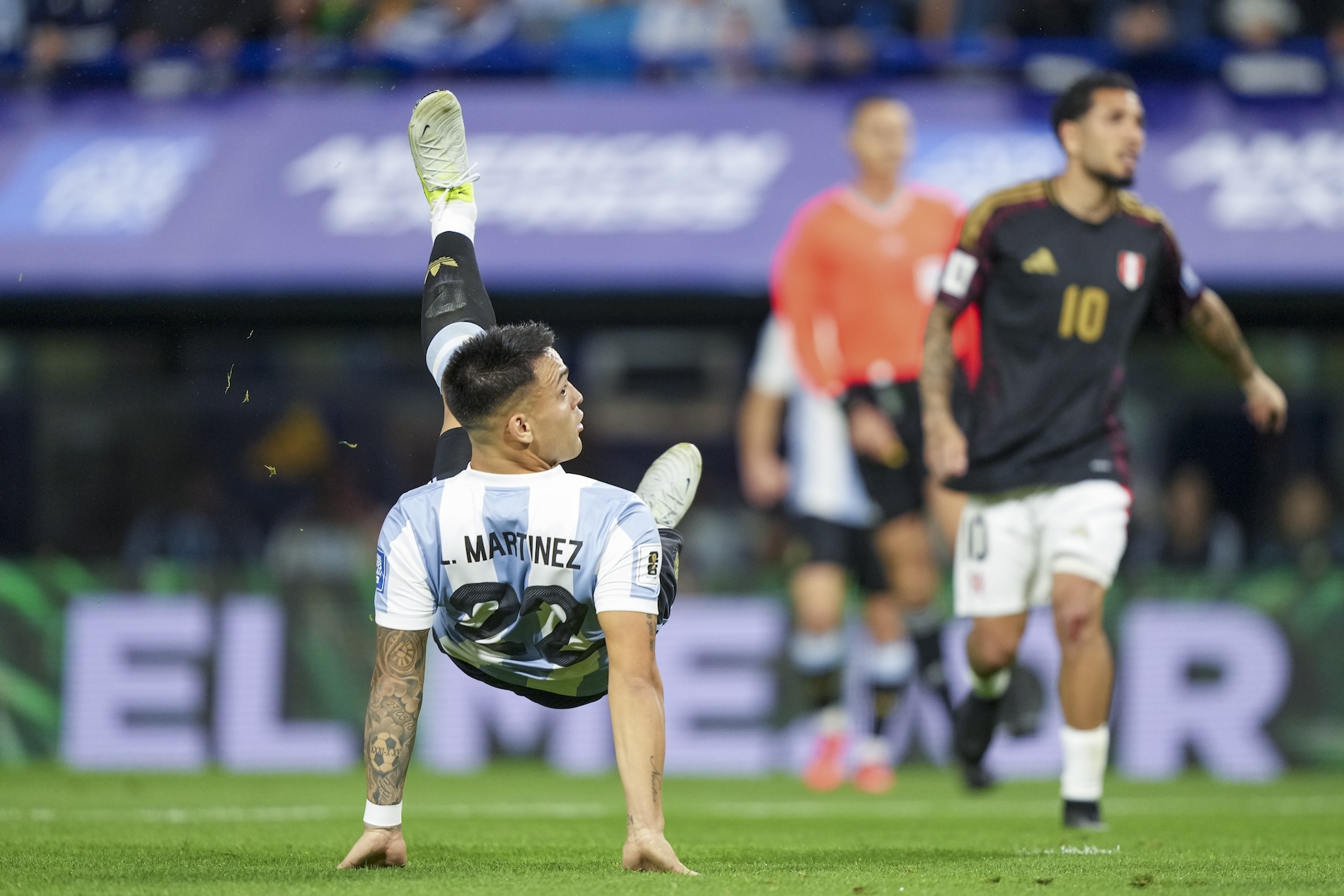 Argentina beat Peru to close in on World Cup spot; Brazil and Uruguay draw