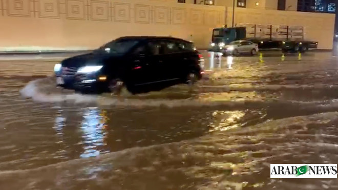 Heavy rain causes travel chaos in Dubai | Arab News PK