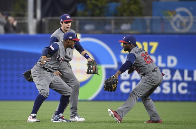 Puerto Rico upsets Dominican Republic in WBC and has blast doing so