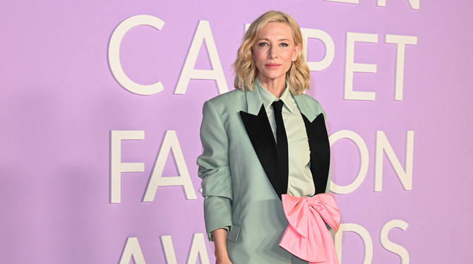 Cate Blanchett Wore Two Black Handbags With a Cozy Winter Coat