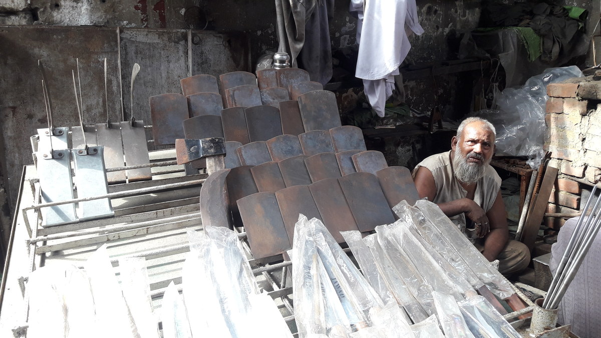 Blacksmiths of Karachi’s Lohar Market gear up big for Eid Al-Adha ...